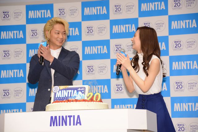 綾野剛、北川景子との初顔合わせに照れ!?アサヒ「ミンティア」20周年記念イベントフォトギャラリー（6枚目）