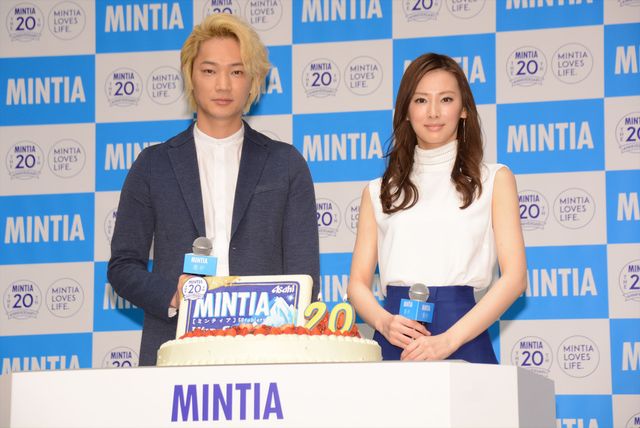 綾野剛、北川景子との初顔合わせに照れ!?アサヒ「ミンティア」20周年記念イベントフォトギャラリー（7枚目）