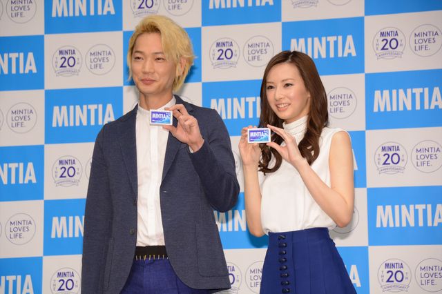 綾野剛、北川景子との初顔合わせに照れ!?アサヒ「ミンティア」20周年記念イベントフォトギャラリー（8枚目）