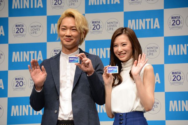 綾野剛、北川景子との初顔合わせに照れ!?アサヒ「ミンティア」20周年記念イベントフォトギャラリー（9枚目）