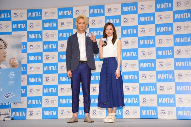 綾野剛、北川景子との初顔合わせに照れ!?アサヒ「ミンティア」20周年記念イベントフォトギャラリー（10枚目）