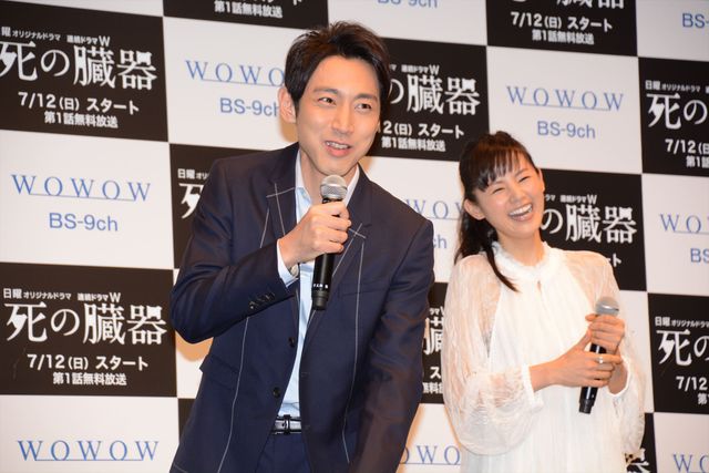 ふーっ！小泉孝太郎の37歳の誕生日をお祝い！「連続ドラマW 死の臓器」完成披露試写会フォトギャラリー（14枚目）