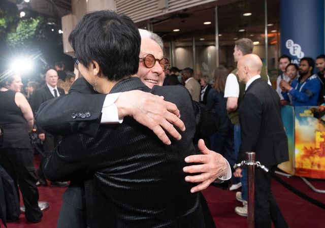 小島秀夫監督とジョージ・ミラー監督サイン入りA4写真 ジョージ・ミラー監督と小島秀夫がレッドカーペットで再会