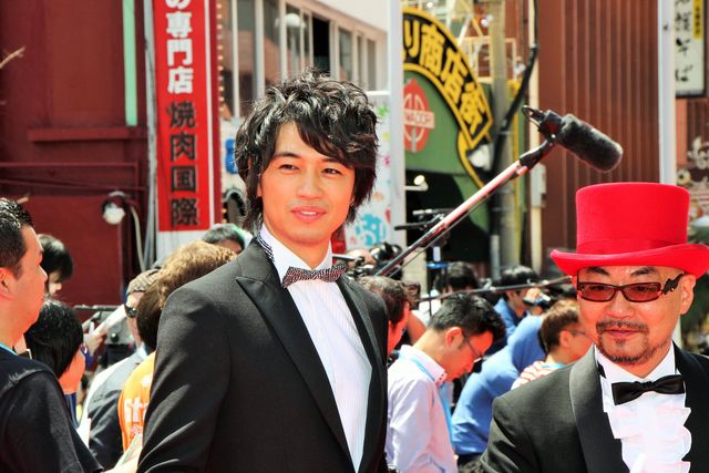 斎藤工、人気ぶりで沖縄国際映画祭レッドカーペットなかなか進めず　画像ギャラリー（18枚目）