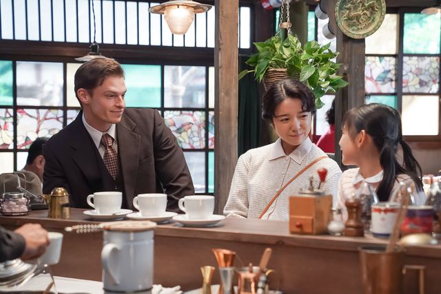 安子とるいの笑顔…「カムカムエヴリバディ」第33回の場面写真（2枚目）