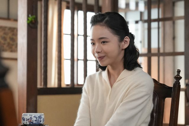 スズ子（趣里）は羽鳥（草なぎ剛）＆麻里（市川実和子）に相談…「ブギウギ」第81回の場面写真（2枚目）