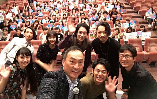 謙さんのオーラをフォークリフトが吸収!?映画『怒り』LINE LIVE プレミア上映会フォトギャラリー：フォトギャラリー