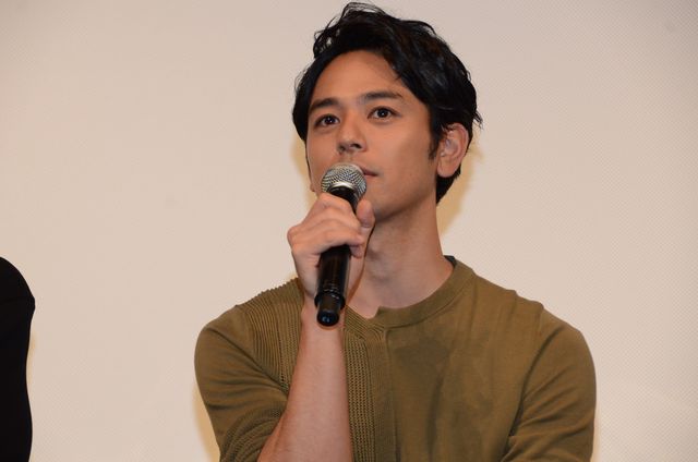 謙さんのオーラをフォークリフトが吸収!?映画『怒り』LINE LIVE プレミア上映会フォトギャラリー（10枚目）