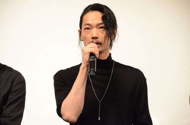 謙さんのオーラをフォークリフトが吸収!?映画『怒り』LINE LIVE プレミア上映会フォトギャラリー（14枚目）