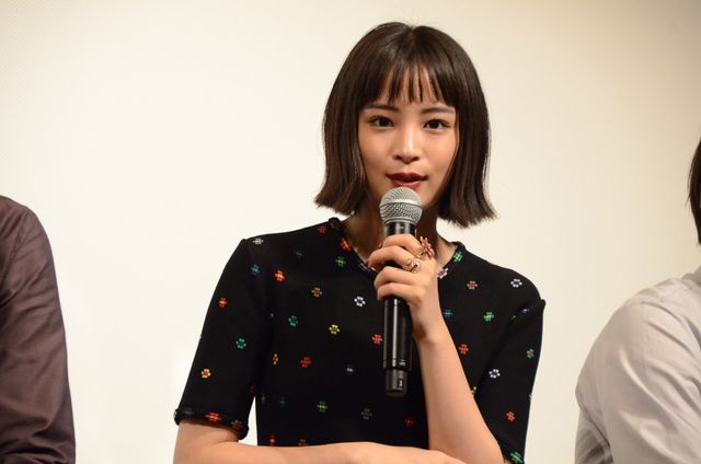 謙さんのオーラをフォークリフトが吸収!?映画『怒り』LINE LIVE プレミア上映会フォトギャラリー（17枚目）