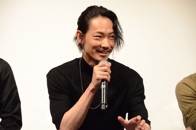 謙さんのオーラをフォークリフトが吸収!?映画『怒り』LINE LIVE プレミア上映会フォトギャラリー（18枚目）