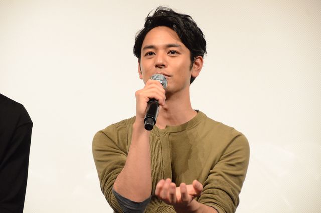 謙さんのオーラをフォークリフトが吸収!?映画『怒り』LINE LIVE プレミア上映会フォトギャラリー（19枚目）