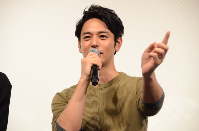 謙さんのオーラをフォークリフトが吸収!?映画『怒り』LINE LIVE プレミア上映会フォトギャラリー（21枚目）