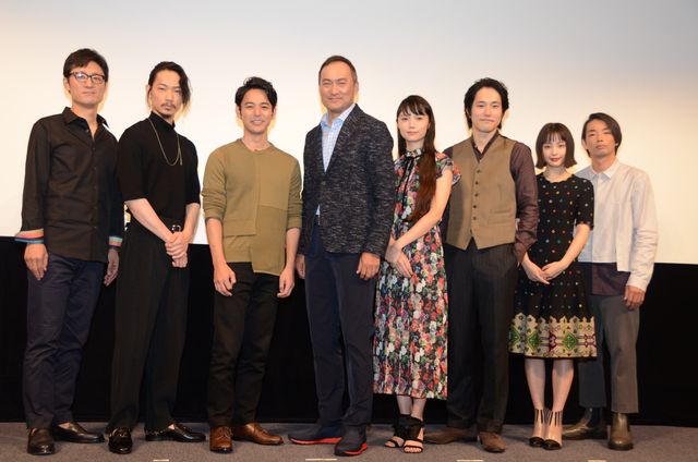 謙さんのオーラをフォークリフトが吸収!?映画『怒り』LINE LIVE プレミア上映会フォトギャラリー（27枚目）