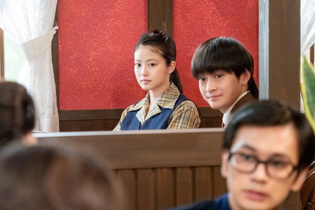 嵩（北村匠海）は女性たちに囲まれて…「あんぱん」第21週「手のひらを太陽に」第104回（2枚目）