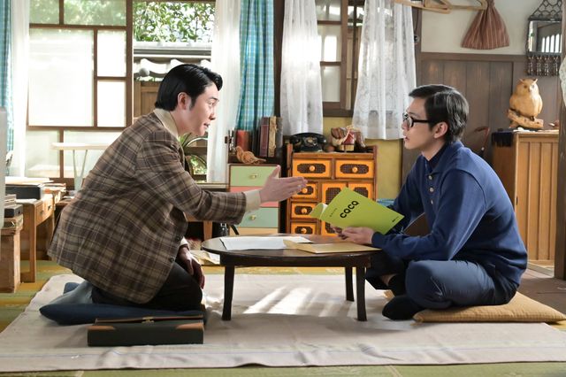 嵩（北村匠海）は女性たちに囲まれて…「あんぱん」第21週「手のひらを太陽に」第104回（3枚目）