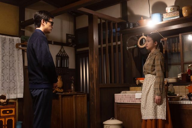 嵩（北村匠海）は女性たちに囲まれて…「あんぱん」第21週「手のひらを太陽に」第104回（5枚目）