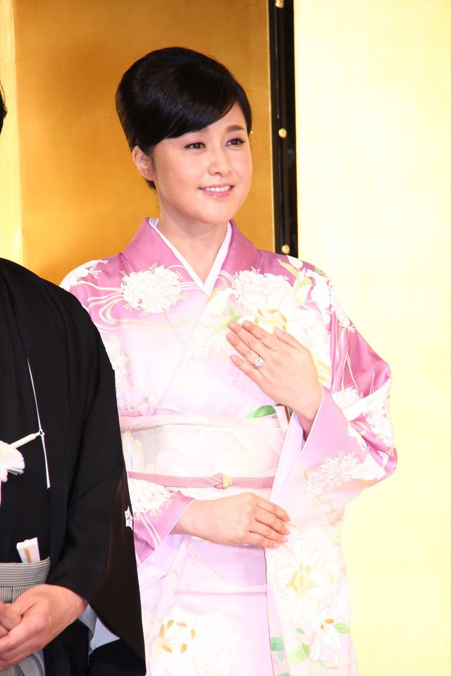 片岡愛之助＆藤原紀香が結婚会見！指輪もキラリ　フォトギャラリー（9枚目）