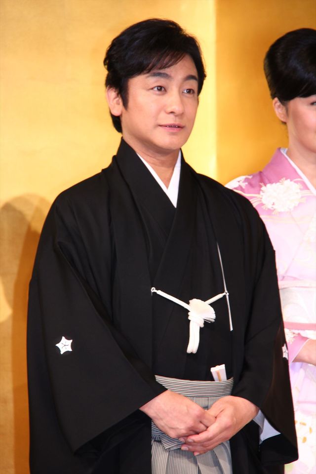 片岡愛之助＆藤原紀香が結婚会見！指輪もキラリ　フォトギャラリー（10枚目）