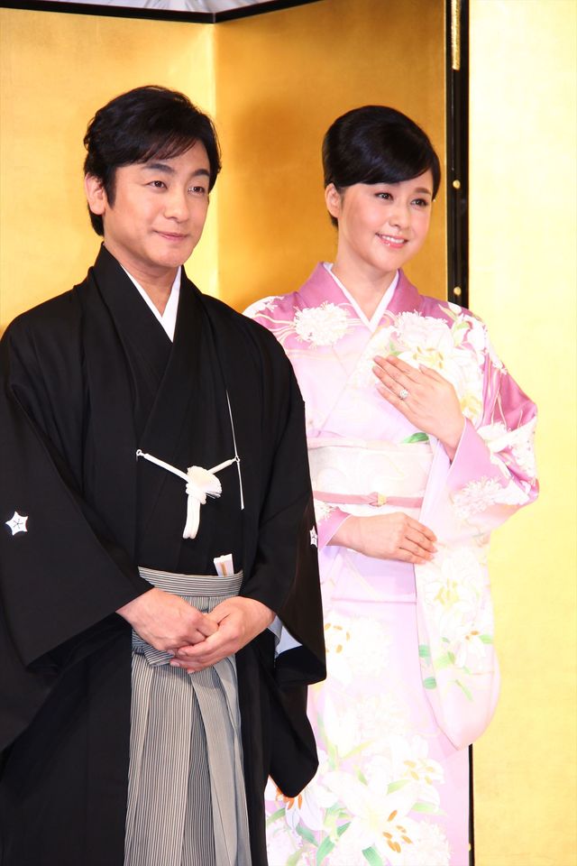 片岡愛之助＆藤原紀香が結婚会見！指輪もキラリ　フォトギャラリー（11枚目）