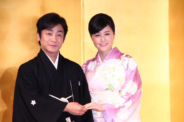 片岡愛之助＆藤原紀香が結婚会見！指輪もキラリ　フォトギャラリー（16枚目）