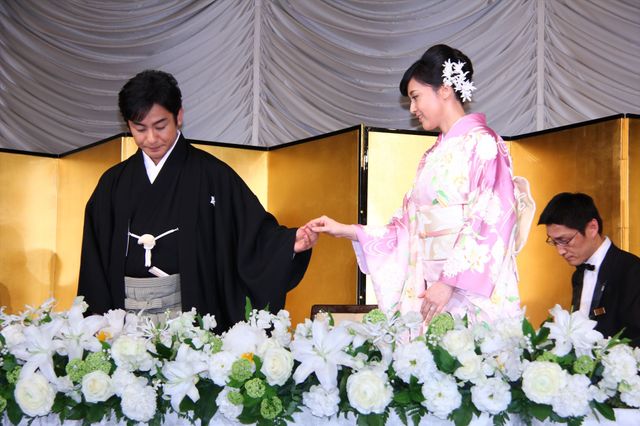 片岡愛之助＆藤原紀香が結婚会見！指輪もキラリ　フォトギャラリー（17枚目）