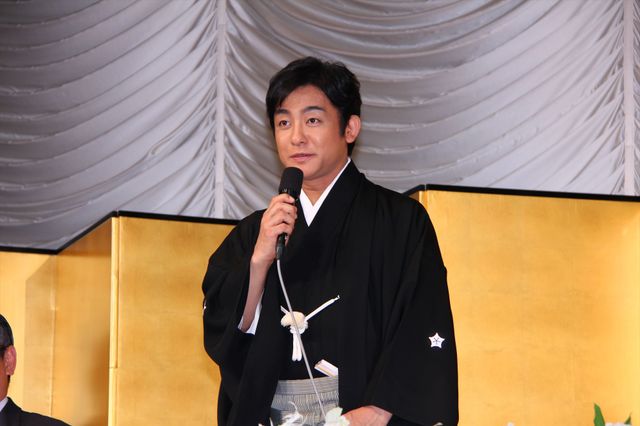 片岡愛之助＆藤原紀香が結婚会見！指輪もキラリ　フォトギャラリー（18枚目）