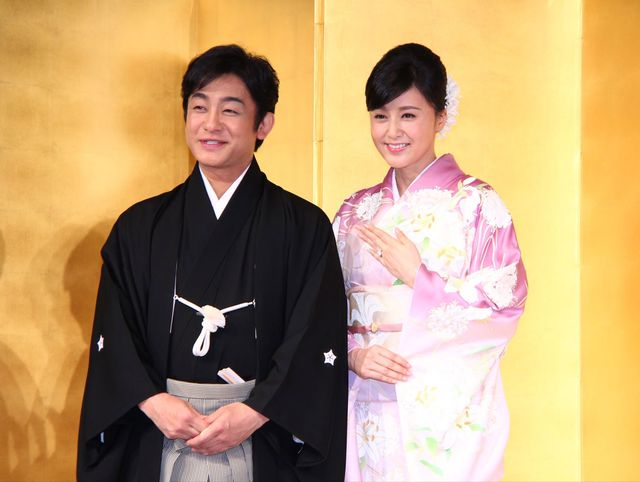 片岡愛之助&藤原紀香が結婚会見!指輪もキラリ フォトギャラリー