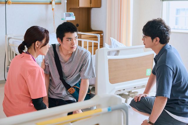 【ネタバレ】杉田雷麟が熱演　松本潤主演・日曜劇場「19番目のカルテ」第2話場面写真（4枚目）