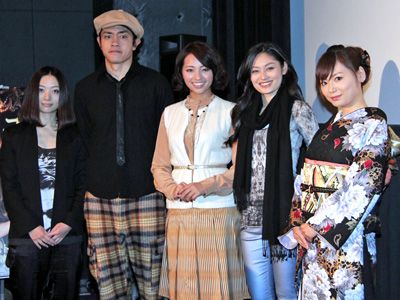 『ユダ』舞台あいさつに出席した大富いずみ監督、青柳翔、水崎綾女、NorA、立花胡桃