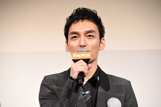 草なぎ剛、笑顔で登場！『台風家族』初お披露目イベント（2枚目）