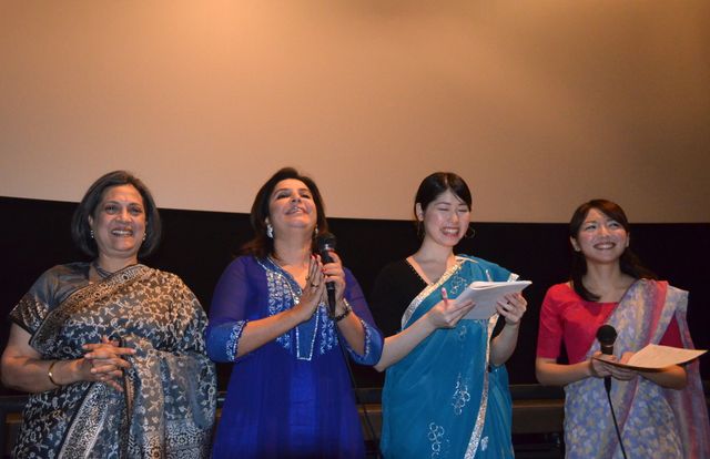 『恋する輪廻　オーム・シャンティ・オーム』初日舞台あいさつ（2枚目）