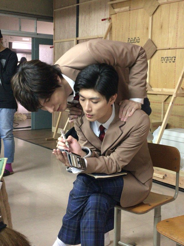 なんだかドキドキする城田優＆三浦春馬ドラマオフショット（2枚目）