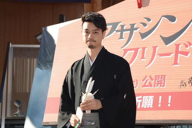 斎藤工、今年の目標は…キノコ栽培！映画『アサシン　クリード』大ヒット祈願イベントフォトギャラリー（10枚目）