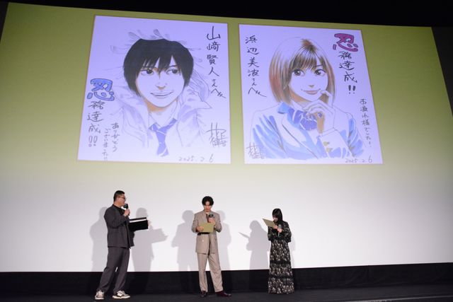 浜辺美波、美麗衣装でニッコリ『アンダーニンジャ』舞台あいさつ（9枚目）