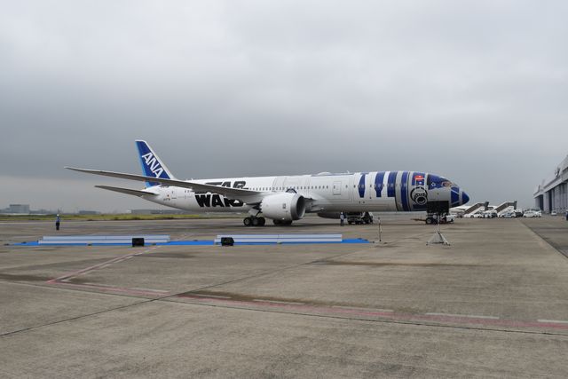 【写真】R2-D2 ANA JET の内部とコスプレ風景ギャラリー（3枚目）