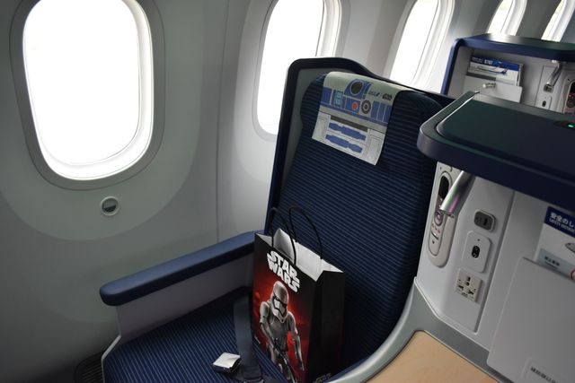 【写真】R2-D2 ANA JET の内部とコスプレ風景ギャラリー（7枚目）