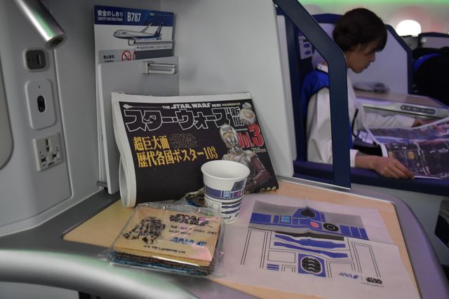【写真】R2-D2 ANA JET の内部とコスプレ風景ギャラリー（8枚目）