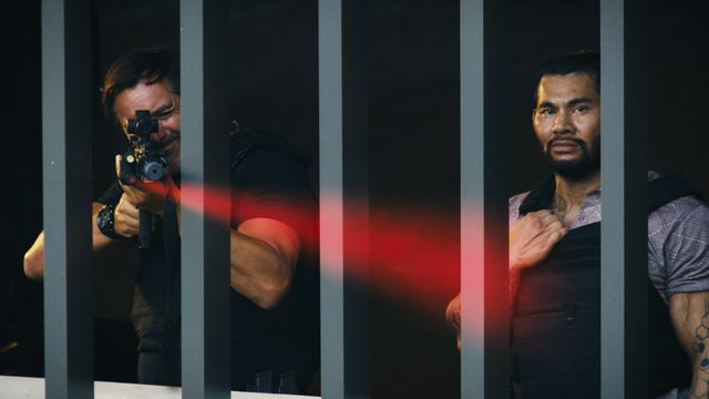 ジョン・トラボルタVSブルース・ウィリス『オペレーション・ゴールド』場面写真（16枚目）