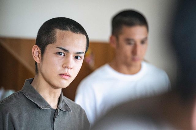 奥野壮、丸刈り＆リーゼントで熱演『灰色の壁　－大宮ノトーリアス－』場面写真：フォトギャラリー