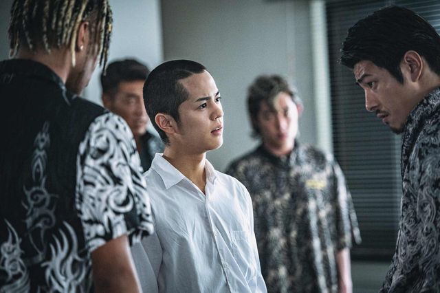 奥野壮、丸刈り＆リーゼントで熱演『灰色の壁　－大宮ノトーリアス－』場面写真（3枚目）