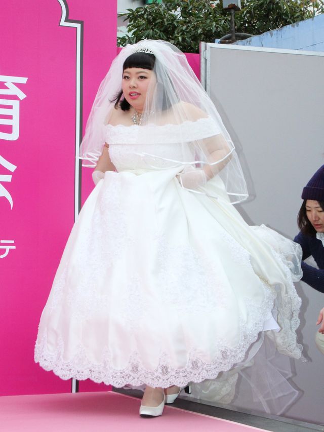 渡辺 直美 結婚 オファー 式 ドレス