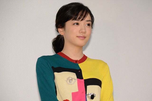 カラフルな永野芽郁ちゃんがキュート『PARKS パークス』初日舞台あいさつ（2枚目）