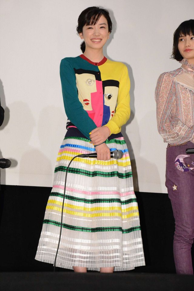 カラフルな永野芽郁ちゃんがキュート『PARKS パークス』初日舞台あいさつ（5枚目）