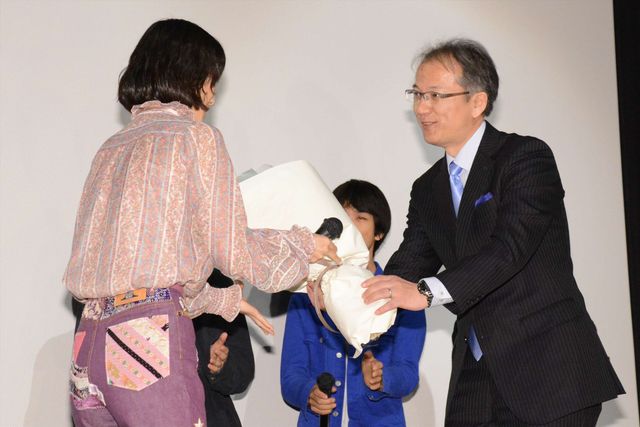 カラフルな永野芽郁ちゃんがキュート『PARKS パークス』初日舞台あいさつ（10枚目）