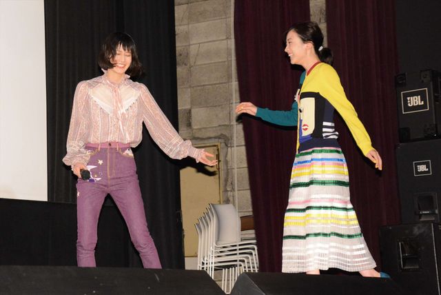 カラフルな永野芽郁ちゃんがキュート『PARKS パークス』初日舞台あいさつ（11枚目）