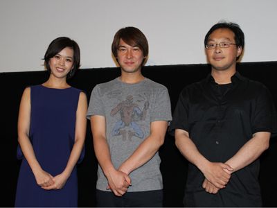 この日登壇した（左から）倉田あみ、松田洋昌、深田晃司