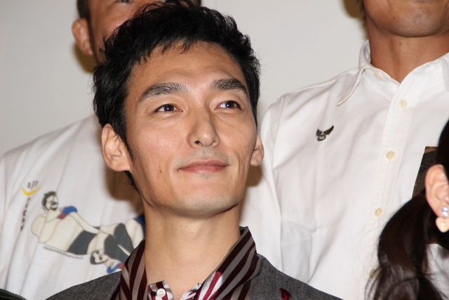 草なぎ剛『ムタフカズ』初日舞台あいさつ（2枚目）