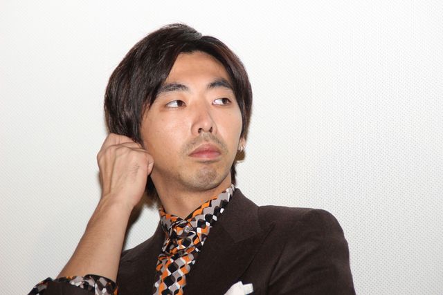 草なぎ剛『ムタフカズ』初日舞台あいさつ（5枚目）