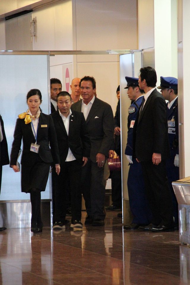 ファンサービスするシュワちゃん!フォトギャラリー:フォトギャラリー